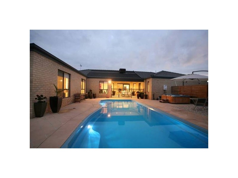 12 The Springs Close, Narre Warren South VIC 3805