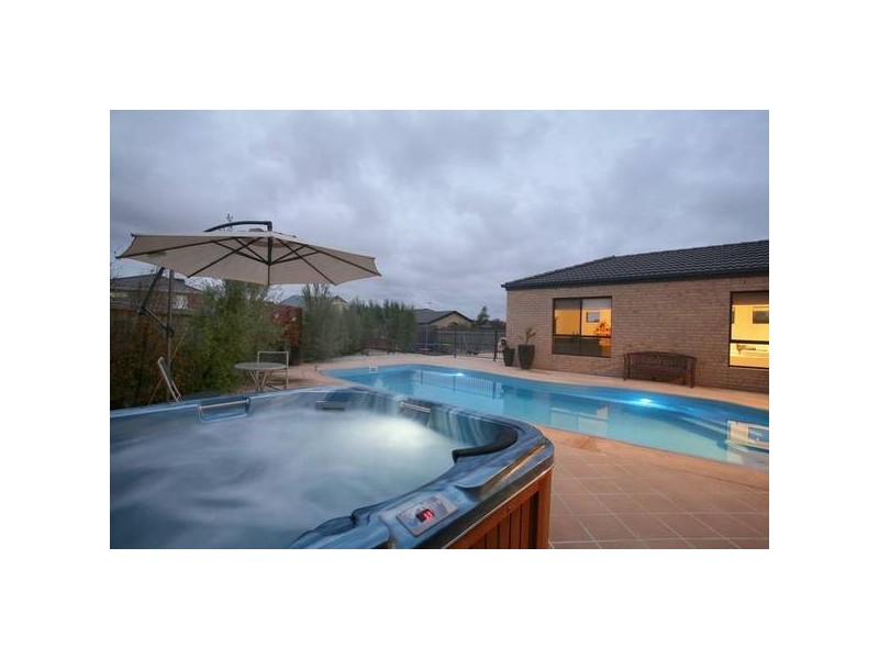 12 The Springs Close, Narre Warren South VIC 3805