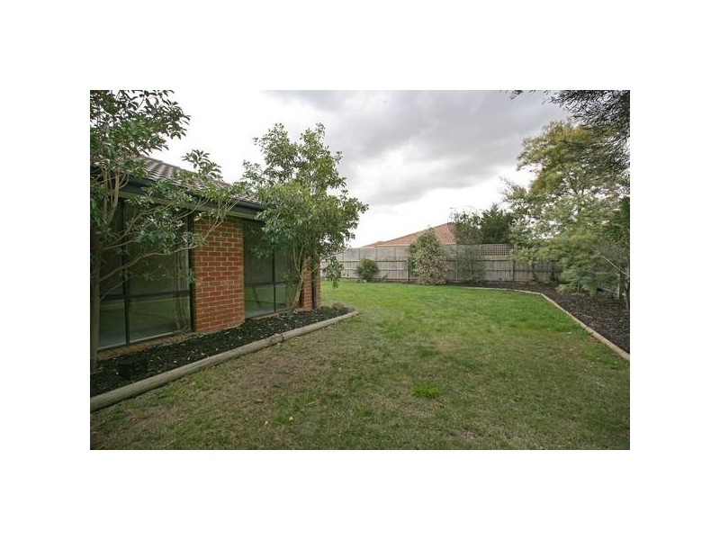 9 Swan Court, Narre Warren South VIC 3805