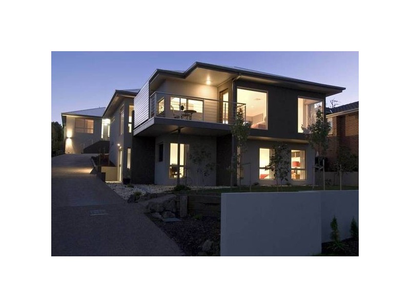 22 Cara Crescent, Berwick VIC 3806