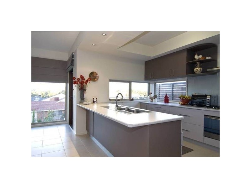 22 Cara Crescent, Berwick VIC 3806