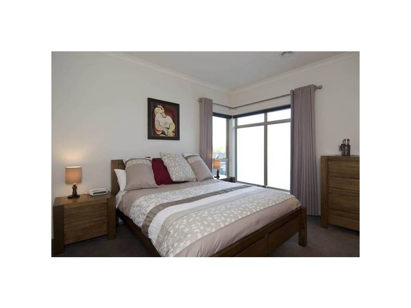 22 Cara Crescent, Berwick VIC 3806