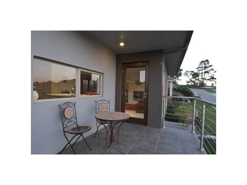 22 Cara Crescent, Berwick VIC 3806