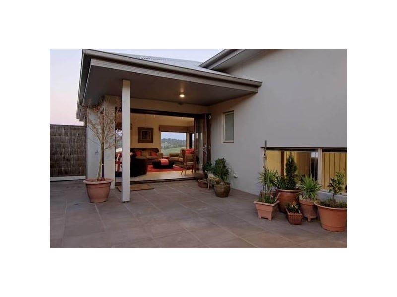 22 Cara Crescent, Berwick VIC 3806