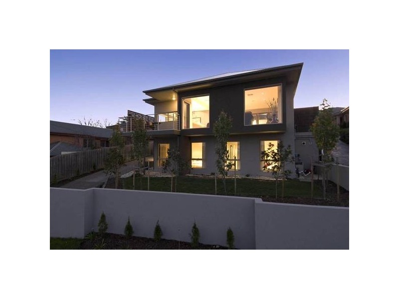 22 Cara Crescent, Berwick VIC 3806