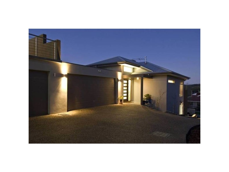 22 Cara Crescent, Berwick VIC 3806