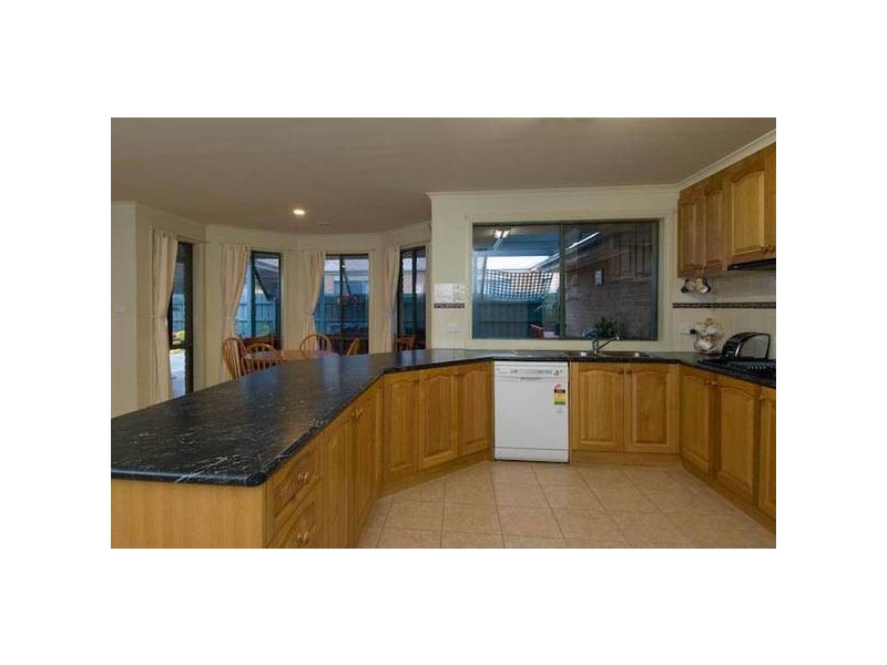 19 Cromford Crescent, Narre Warren South VIC 3805