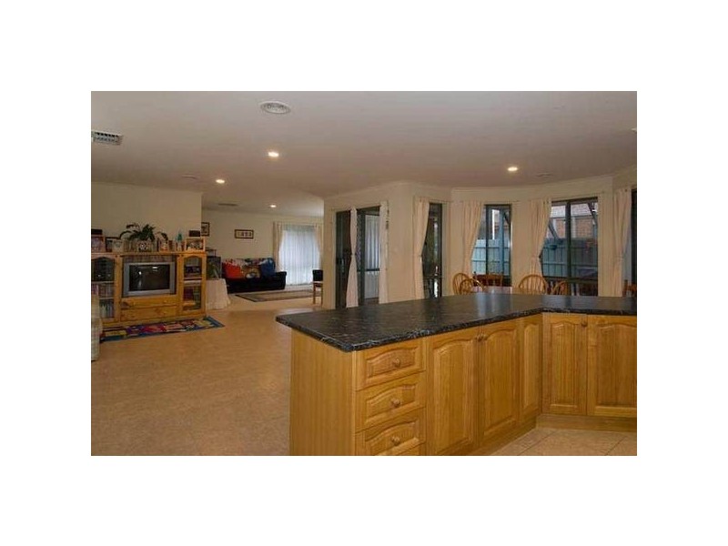 19 Cromford Crescent, Narre Warren South VIC 3805