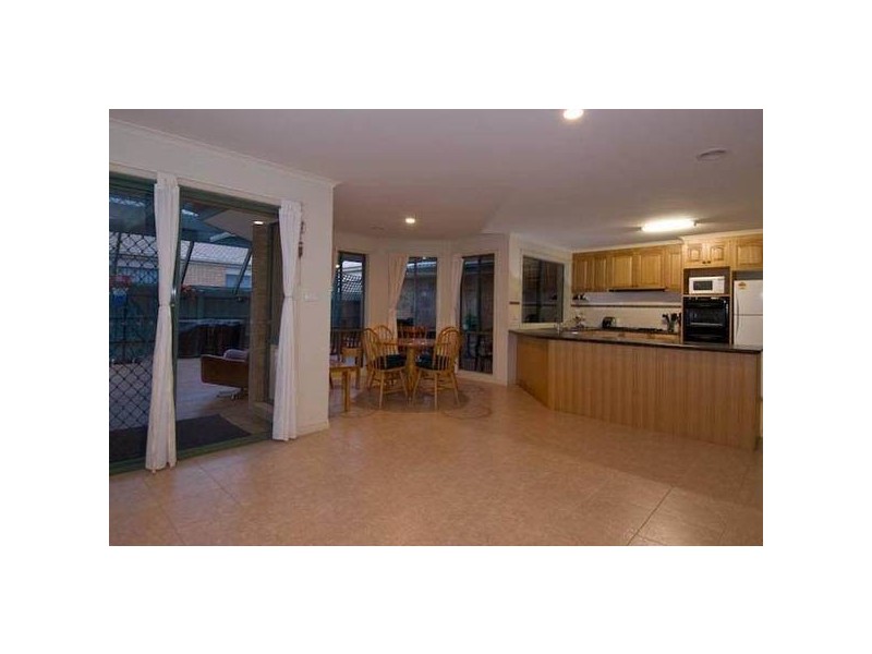 19 Cromford Crescent, Narre Warren South VIC 3805