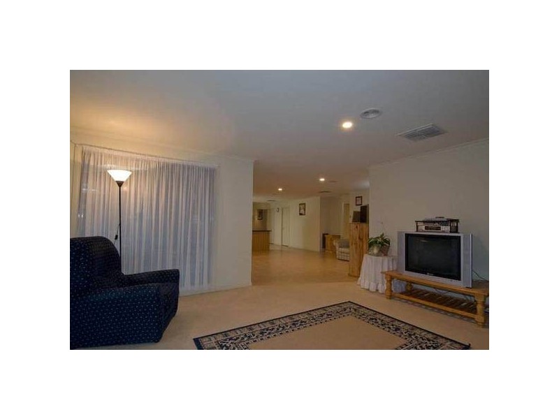 19 Cromford Crescent, Narre Warren South VIC 3805