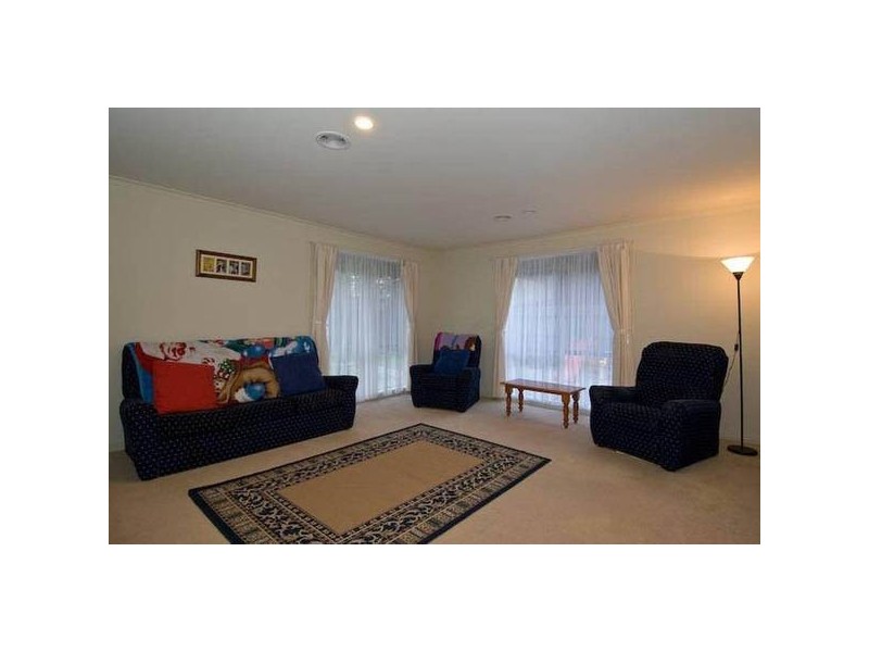 19 Cromford Crescent, Narre Warren South VIC 3805