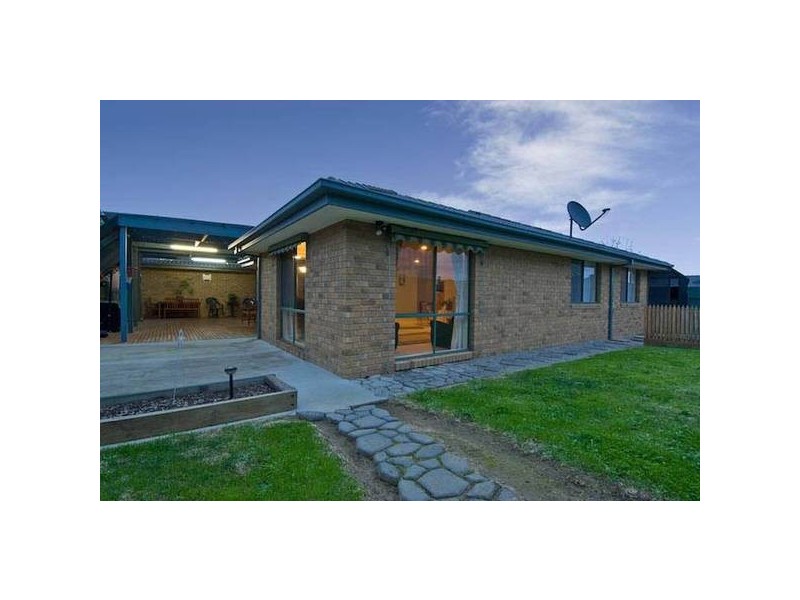 19 Cromford Crescent, Narre Warren South VIC 3805