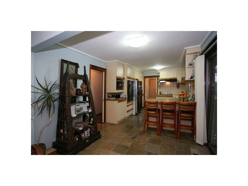 11 Sylvanwood Crescent, Narre Warren VIC 3805