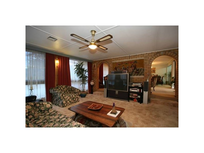 11 Sylvanwood Crescent, Narre Warren VIC 3805