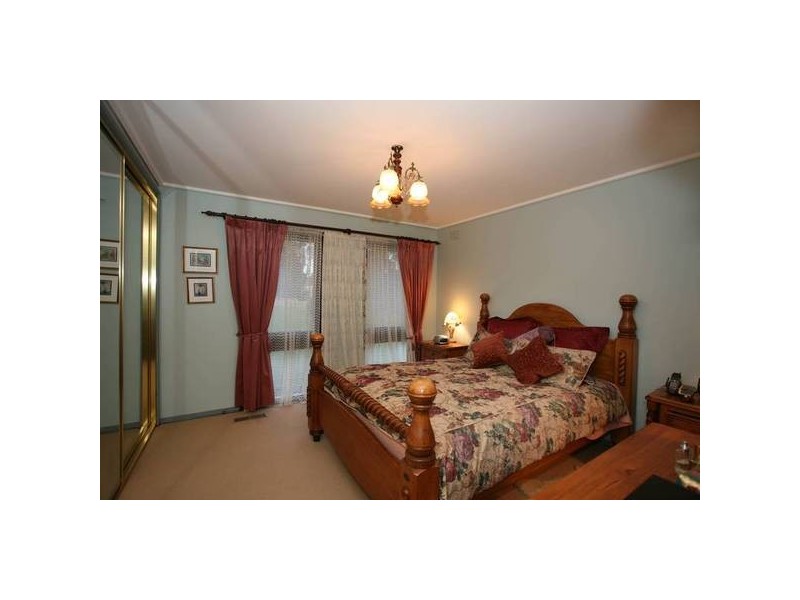 11 Sylvanwood Crescent, Narre Warren VIC 3805