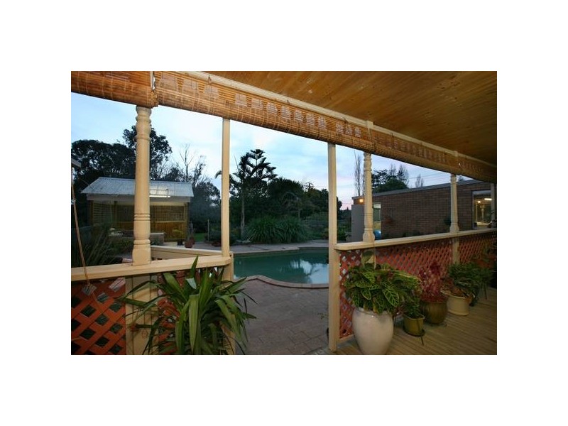 11 Sylvanwood Crescent, Narre Warren VIC 3805