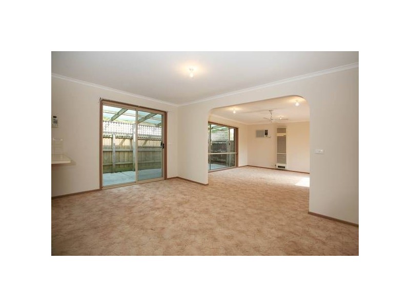 2/8 Aurea Court, Narre Warren VIC 3805