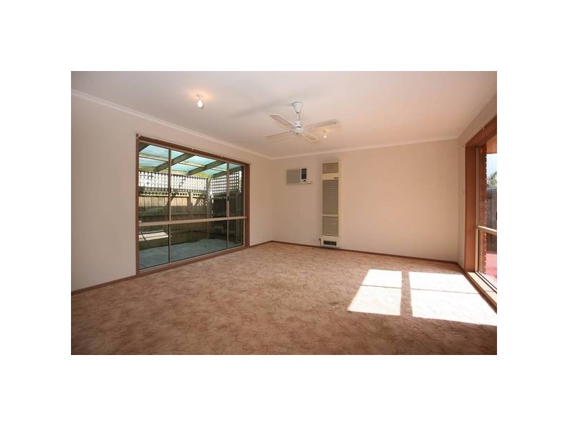 2/8 Aurea Court, Narre Warren VIC 3805