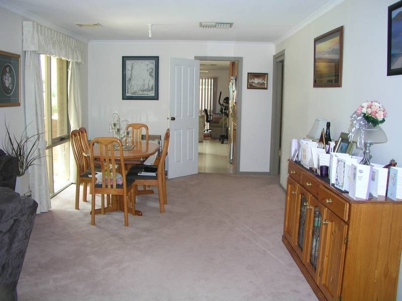 8 Garrett Court, Narre Warren VIC 3805