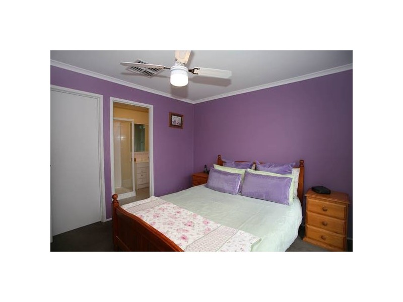 137 Fleetwood Drive, Narre Warren VIC 3805