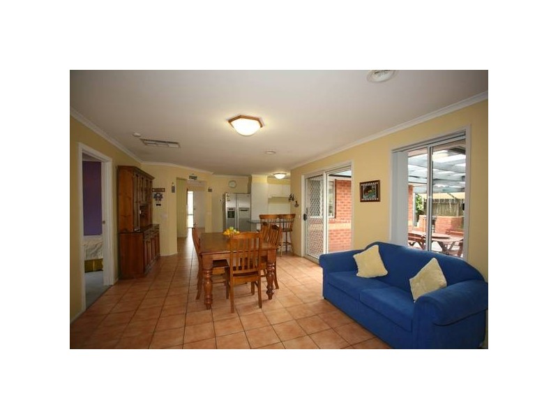 137 Fleetwood Drive, Narre Warren VIC 3805