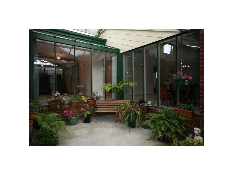 8 Buckingham Close, Narre Warren VIC 3805