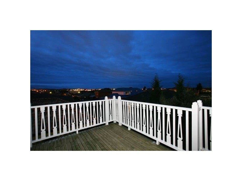 58 Berwick Springs Promenade, Berwick VIC 3806