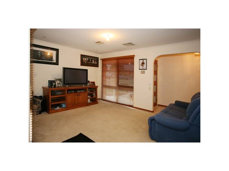 17 George Chudleigh Drive, Hallam VIC 3803