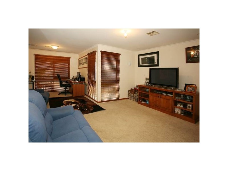 17 George Chudleigh Drive, Hallam VIC 3803