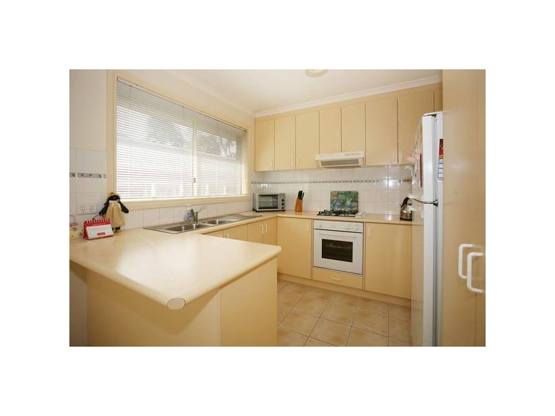 2/63 Cheviot Avenue, Berwick VIC 3806