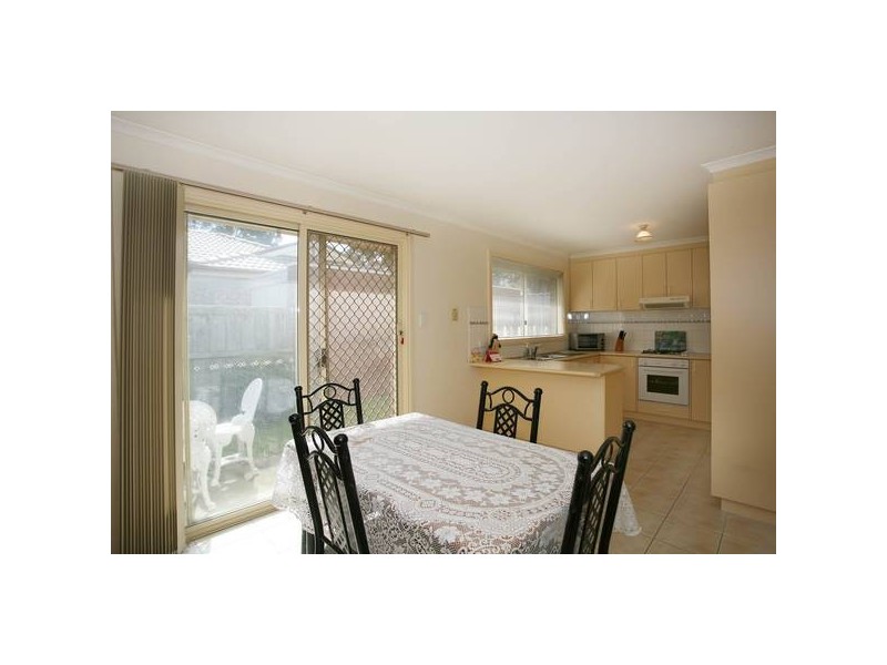 2/63 Cheviot Avenue, Berwick VIC 3806