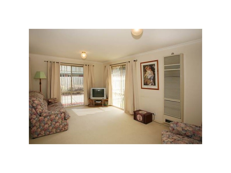 2/63 Cheviot Avenue, Berwick VIC 3806