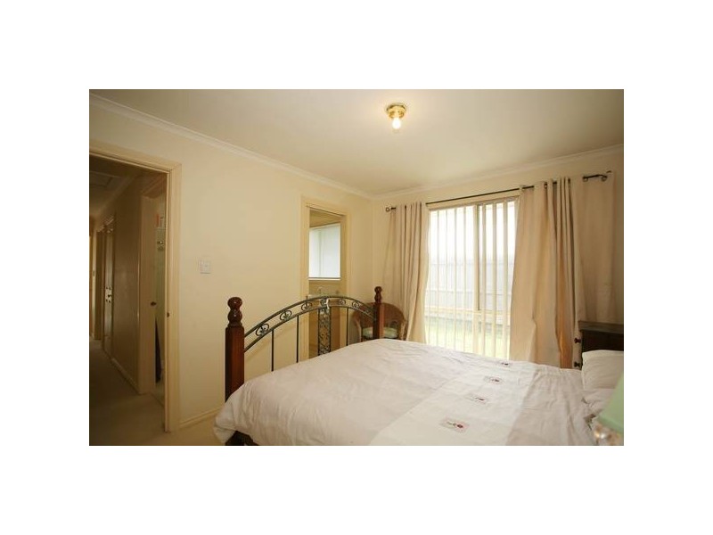 2/63 Cheviot Avenue, Berwick VIC 3806