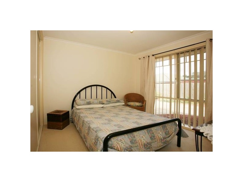 2/63 Cheviot Avenue, Berwick VIC 3806