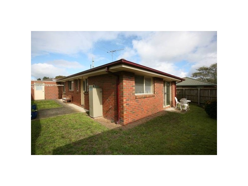 2/63 Cheviot Avenue, Berwick VIC 3806