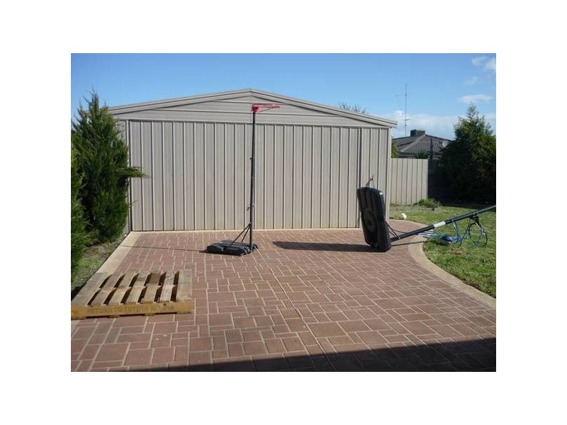 9 Hampshire Drive, Narre Warren VIC 3805