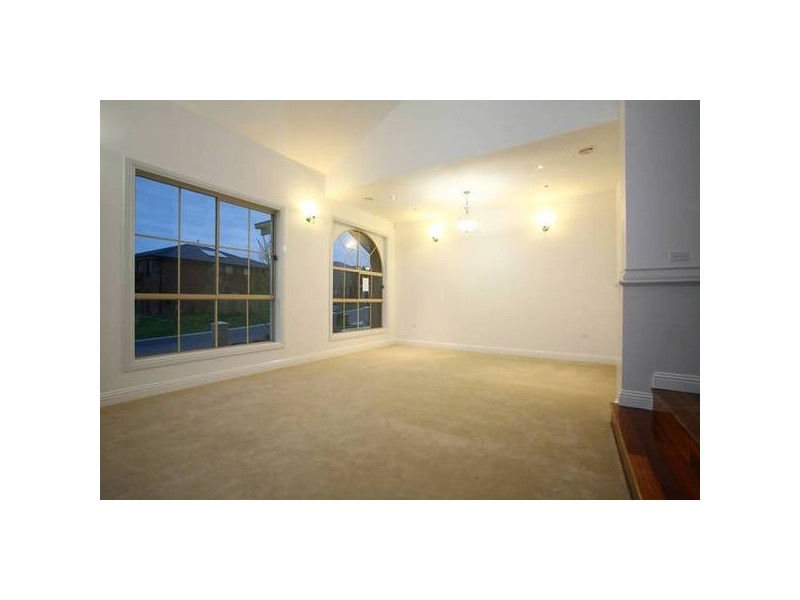 11 Oxford Court, Narre Warren South VIC 3805