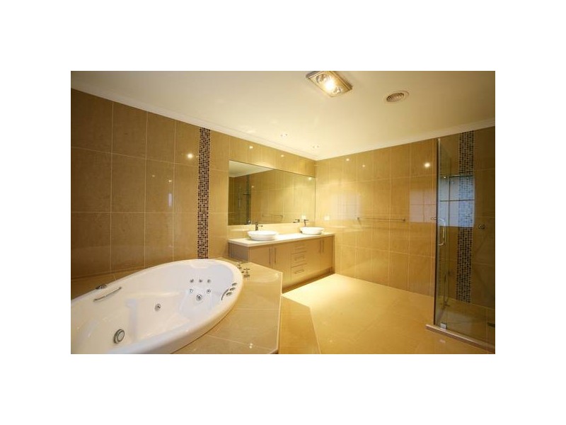 11 Oxford Court, Narre Warren South VIC 3805