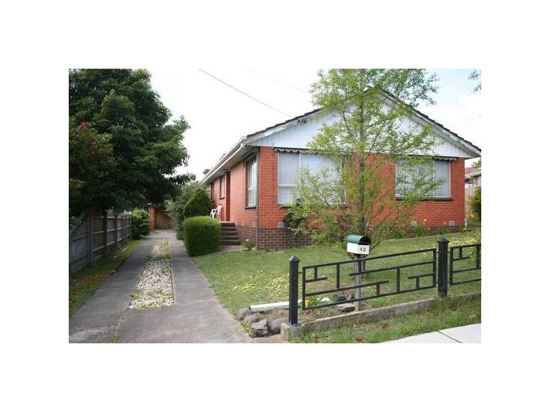 42 Charles Avenue, Hallam VIC 3803