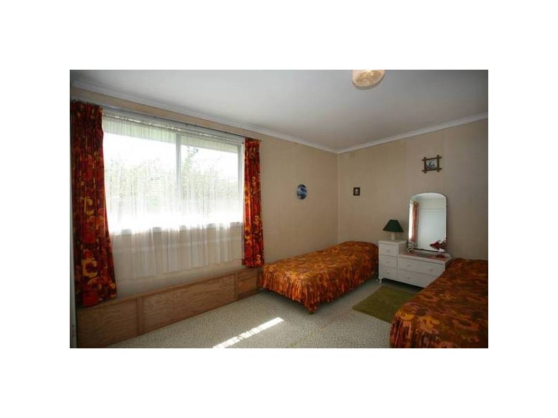42 Charles Avenue, Hallam VIC 3803