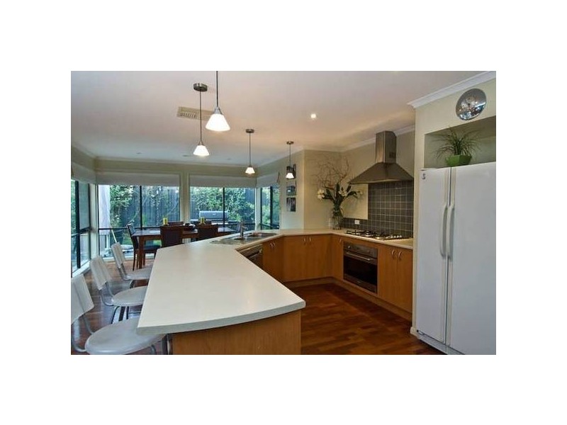 31 Pevensey Drive, Narre Warren South VIC 3805