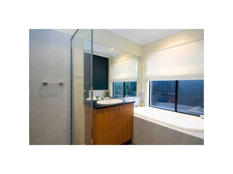 31 Pevensey Drive, Narre Warren South VIC 3805