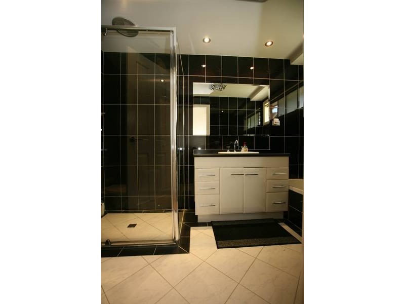 30 Fountain Drive, Narre Warren VIC 3805