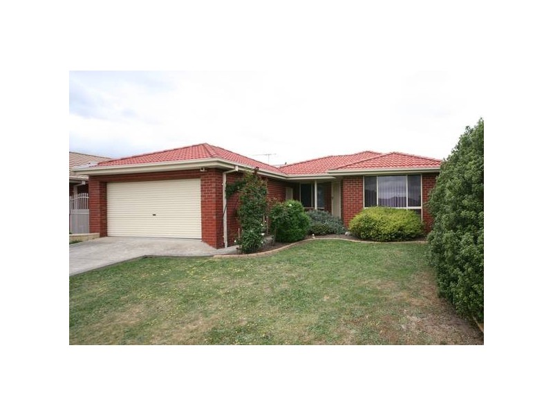 12 Raneen Place, Berwick VIC 3806