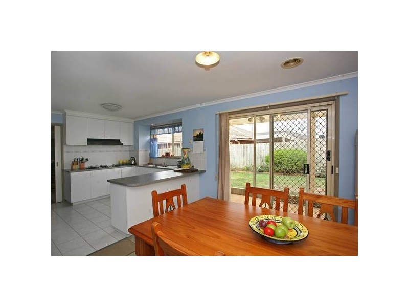 12 Raneen Place, Berwick VIC 3806