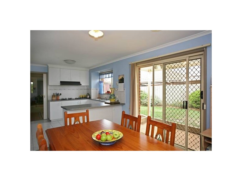 12 Raneen Place, Berwick VIC 3806