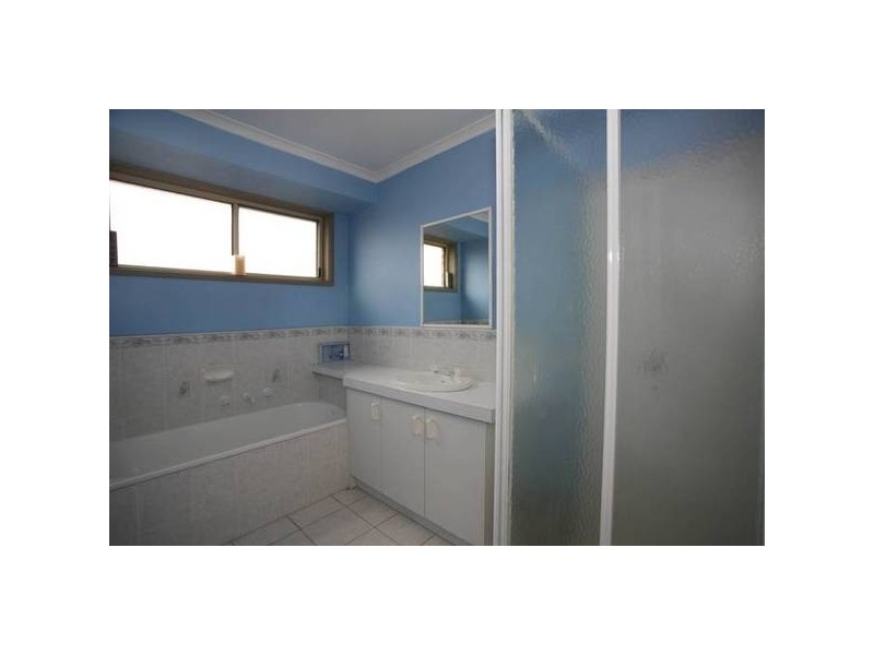 12 Raneen Place, Berwick VIC 3806