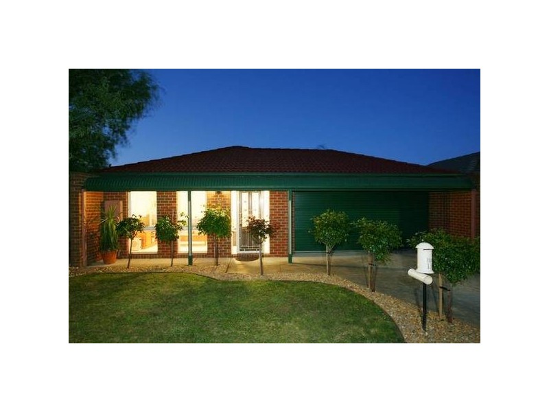 13 Langbourne Drive, Narre Warren South VIC 3805