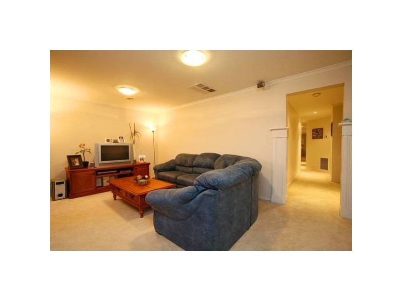 13 Langbourne Drive, Narre Warren South VIC 3805