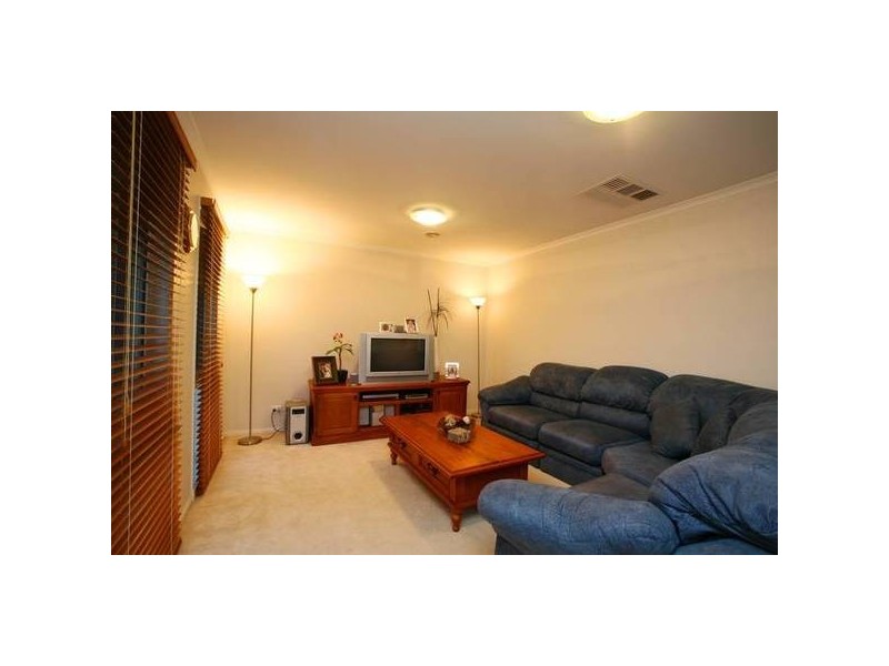 13 Langbourne Drive, Narre Warren South VIC 3805